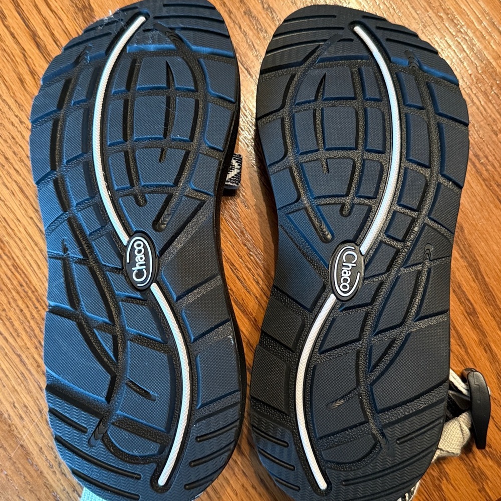Women’s Chaco z2 Chevron Strap Sandals - Black and White Size 8 - Picture 4 of 5